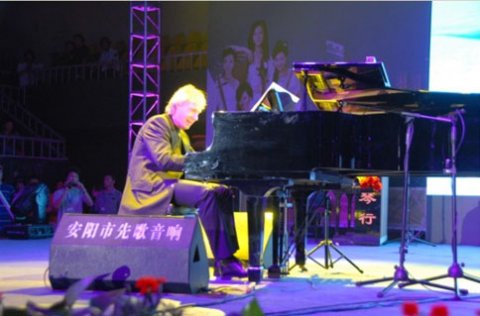 **鋼琴王子理查德.克萊德曼在安陽(yáng)體育館演奏會(huì)